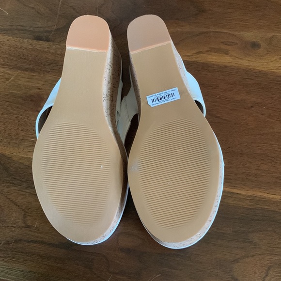 😘💕🌟HP🌟💕🥰Torrid wedge sandal - Picture 3 of 4